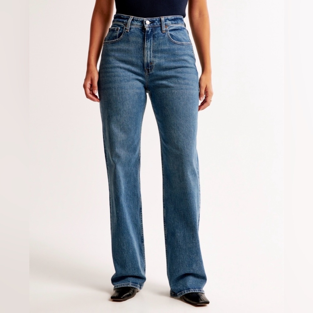 Abercrombie & Fitch Straight Leg Jeans - Medium Blue Wash